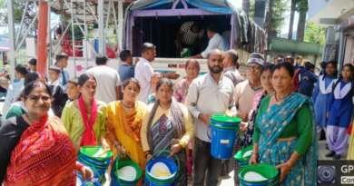 कनलगांव वार्ड में घर-घर बांटे गए हरे और नीले कूड़ादान, कूड़ा पृथक्कीकरण के लिए पालिका ने किया जागरूक