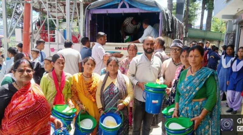 कनलगांव वार्ड में घर-घर बांटे गए हरे और नीले कूड़ादान, कूड़ा पृथक्कीकरण के लिए पालिका ने किया जागरूक