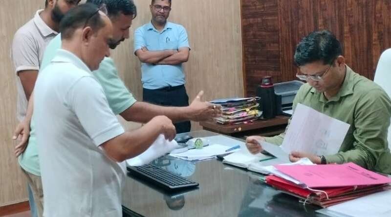 शारदा रिवर फ्रंट कॉरिडोर की सुरक्षा दीवार को लेकर थ्वालखेड़ा में विरोध, ग्रामीणों ने डीएम से लगाई गुहार