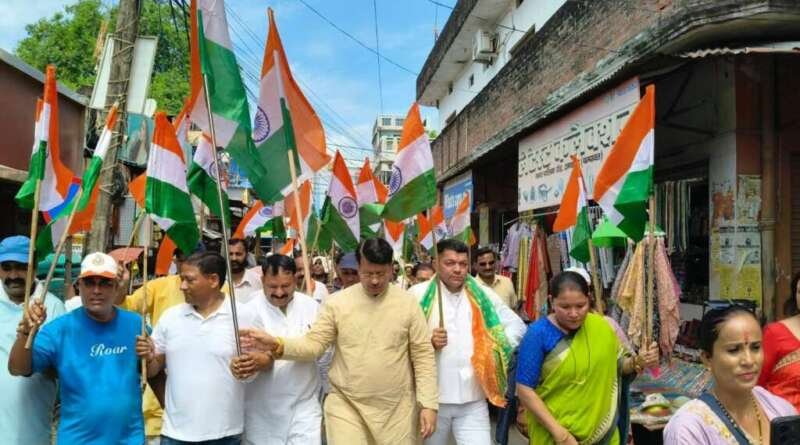 टनकपुर में भाजपा ने निकाली भव्य तिरंगा यात्रा, राष्ट्रवादी नारों से गूंजा शहर