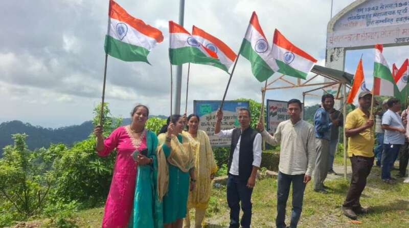 चम्पावत में देशभक्ति के रंग में रंगा माहौल, धूरा चौड़ाकोट से श्यामलाताल तक निकली तिरंगा यात्रा
