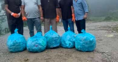 श्यामलाताल में टनकपुर के युवाओं ने चलाया स्वच्छता अभियान, पर्यटकों से की स्वच्छता बनाए रखने की अपील
