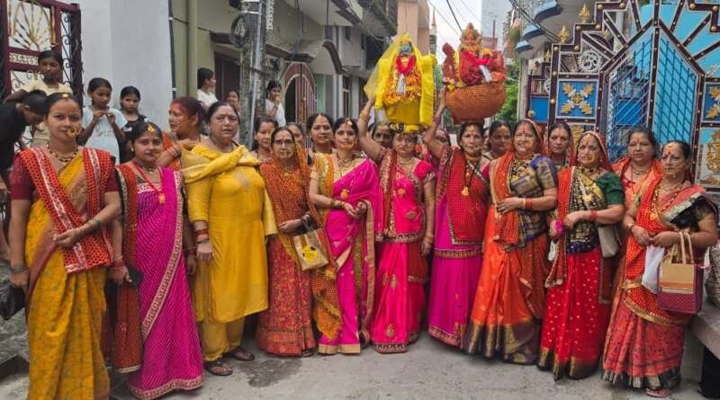 टनकपुर में धूमधाम से मनाया गया गौरा पर्व, शिव-पार्वती की निकली डोला यात्रा