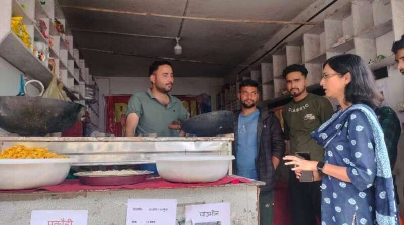 देवीधुरा मेला क्षेत्र में खाद्य सुरक्षा विभाग की कार्रवाई, 4 खाद्य पदार्थों के सैंपल जांच को भेजे