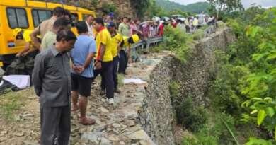 उत्तराखंड में भीषण हादसा : कार खाई में गिरी, 5 लोगों की मौत, घायल बच्चे का इलाज जारी
