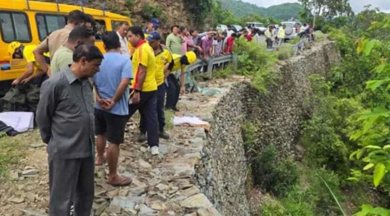 उत्तराखंड में भीषण हादसा : कार खाई में गिरी, 5 लोगों की मौत, घायल बच्चे का इलाज जारी
