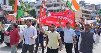 लोहाघाट में भाजपा ने निकाली भव्य तिरंगा यात्रा, भारत माता के जयकारों से गूंजा नगर