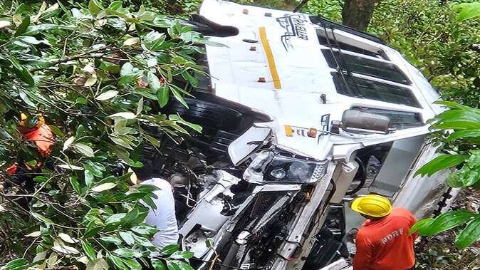 नैनीताल में पर्यटकों से भरा टेंपो ट्रैवलर खाई में गिरा, 3 की मौत; 19 घायल