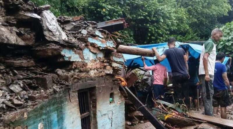 उत्तराखंड में मलबा आने से ढहा मकान: जिंदा दफन हो गए दो साल के बच्चे समेत तीन लोग, मातम