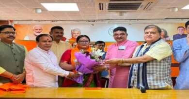 उत्तराखंड : श्रीनगर की मेयर आरती भंडारी समेत 10 पार्षद भाजपा में शामिल