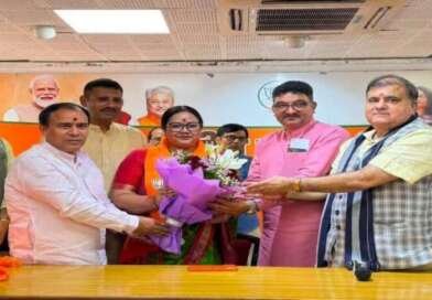 उत्तराखंड : श्रीनगर की मेयर आरती भंडारी समेत 10 पार्षद भाजपा में शामिल