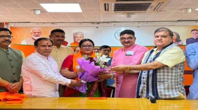 उत्तराखंड : श्रीनगर की मेयर आरती भंडारी समेत 10 पार्षद भाजपा में शामिल