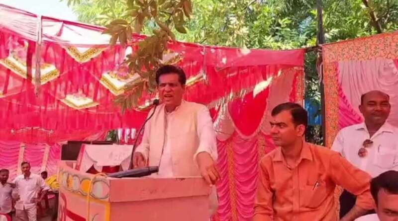 पूर्व विधायक का बयान चर्चा में, बोले- ‘मेरा पानी पीकर वोट नहीं दिया तो पेट में कीड़े पड़ेंगे’