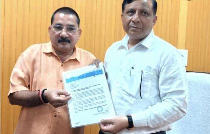 डिजिटल मीडिया की विज्ञापन दरें बढ़ाने की मांग, सूचना महानिदेशक से मिला श्रमजीवी पत्रकार यूनियन का प्रतिनिधिमंडल