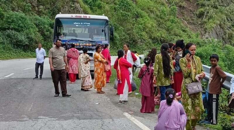 रक्षाबंधन पर मुफ्त बस यात्रा के दावों की खुली पोल, चम्पावत में बीच रास्ते खराब हुईं दो रोडवेज बसें