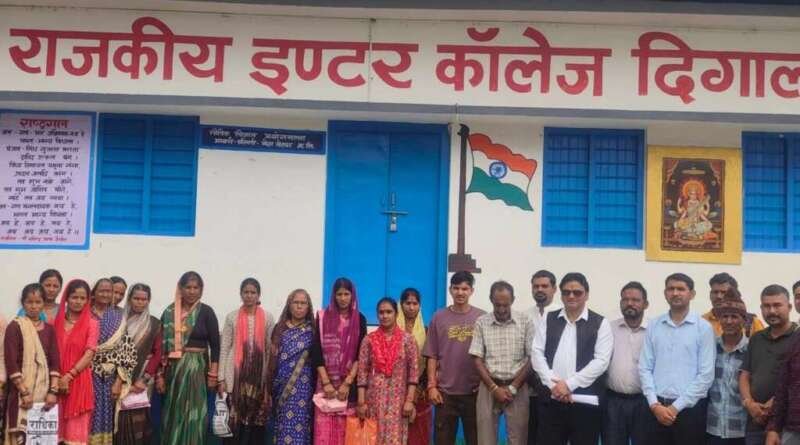 10 से 16 किमी पैदल चलकर स्कूल पहुंच रहे बच्चे, विद्या वाहिनी योजना का लाभ न मिलने पर रोष