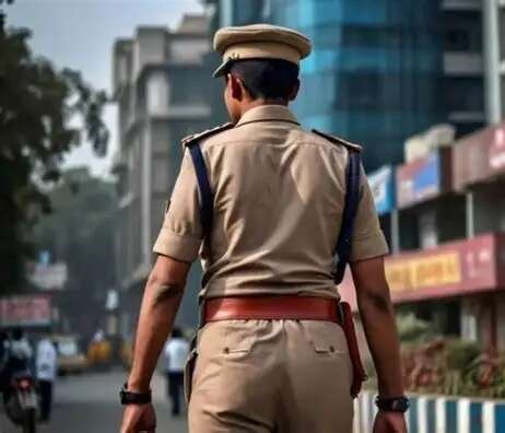 रिश्वत लेकर बाइक सवारों को छोड़ना पड़ा भारी, SI और ASI निलंबित