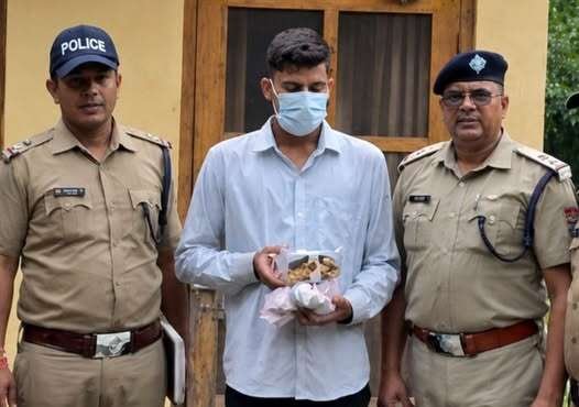 कार खरीदने के लिए पड़ोसी के घर से चुराए 12 तोला सोने के जेवर, युवक गिरफ्तार