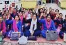 मानदेय बढ़ाने और सरकारी कर्मचारी का दर्जा देने की मांग को लेकर आशा कार्यकर्ताओं का धरना