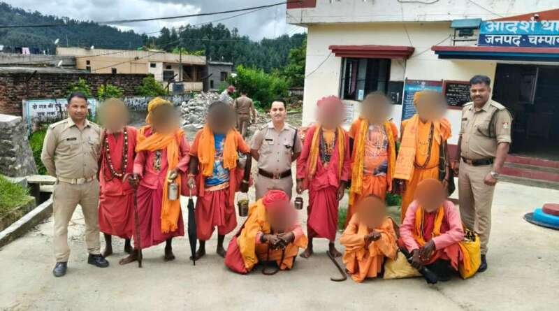 लोहाघाट जन्माष्टमी मेले में पुलिस की बड़ी कार्रवाई, साधु के भेष में घूम रहे 8 लोगों का चालान