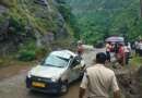 दर्दनाक हादसा : सड़क पर खड़ी अल्टो कार पर गिरा बोल्डर, एक युवक की मौत