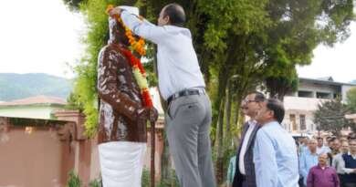 चम्पावत : भारत रत्न पं. गोविंद बल्लभ पंत की 139वीं जयंती पर जिलाधिकारी ने अर्पित की श्रद्धांजलि