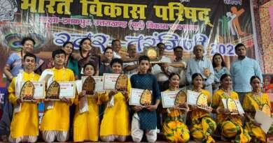टनकपुर : भारत विकास परिषद की समूह गान प्रतियोगिता में विजन पब्लिक स्कूल प्रथम