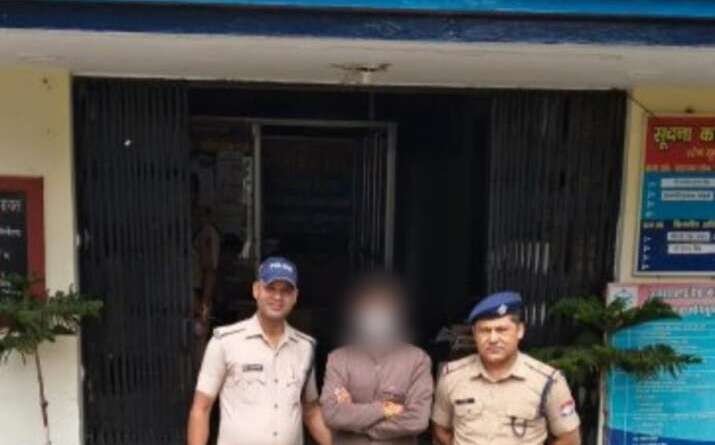 शराब के नशे में बोलेरो चलाता पकड़ा गया चालक, वाहन सीज