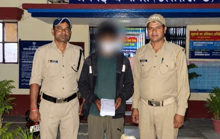 लोहाघाट में शराब तस्करी पर पुलिस का शिकंजा, 96 पाउच माल्टा शराब बरामद