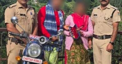 चम्पावत बाजार से वाहन में छूटा महिला का बैग पुलिस ने बरामद किया