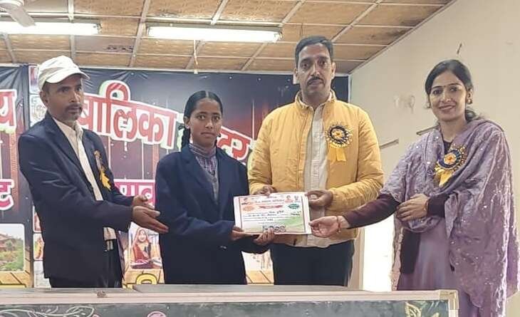 लोहाघाट : 2047 के भारत का सपना, छात्राओं की रचनात्मक उड़ान से दिखी नई तस्वीर