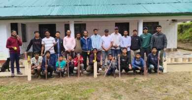 चम्पावत : युवाओं को बांटी क्रिकेट किट, खेलों से जुड़ने और नशे से दूर रहने का दिया संदेश