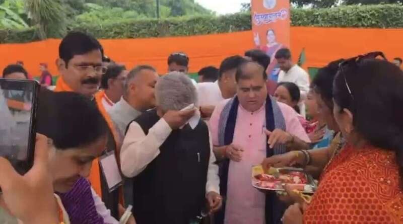 टीका विवाद को लेकर फिर घिरे दुष्यंत गौतम, कांग्रेस ने साधा निशाना, सनातन के अपमान का लगाया आरोप