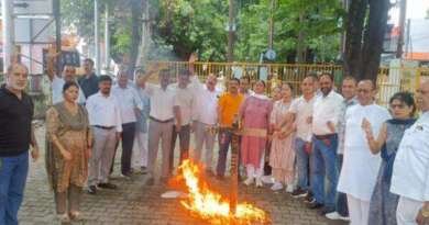 नितिन नवीन पर राहुल गांधी के खिलाफ अमर्यादित टिप्पणी का आरोप, कांग्रेस ने हल्द्वानी में फूंका पुतला