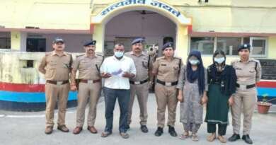 गोलीकांड में 20 वर्षीय युवती की मौत: तीन नामजद आरोपी गिरफ्तार, अवैध तमंचा बरामद