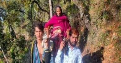 चम्पावत : ग्रामीणों का सड़क के लिए आंदोलन का ऐलान, बोले- जल्द निर्माण शुरू नहीं हुआ तो चुनाव का करेंगे बहिष्कार