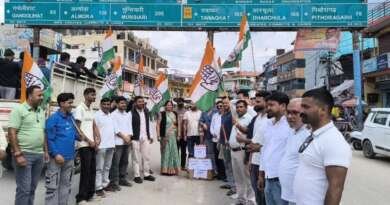 किच्छा विधायक से कथित मारपीट के विरोध में चम्पावत में कांग्रेस का प्रदर्शन, भाजपा सरकार का पुतला फूंका