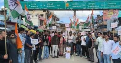 SIR विवाद पर चम्पावत में कांग्रेस का हल्लाबोल, CEC ज्ञानेश कुमार का पुतला फूंका