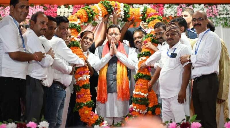 टनकपुर दशहरा महोत्सव में पहुंचे सीएम धामी, भागवत कथा सुनी; 237 करोड़ के आईएसबीटी समेत विकास योजनाओं का किया जिक्र