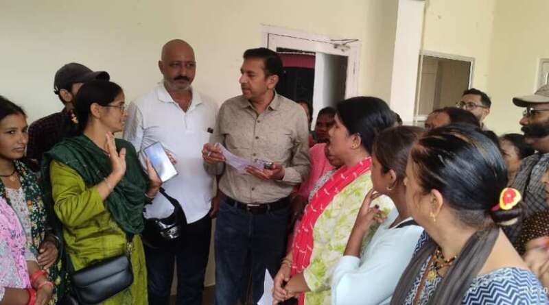 टनकपुर : नाले की जद में मकान! टूटने के डर से ग्रामीणों ने खटखटाया सीएम कैंप कार्यालय का दरवाजा