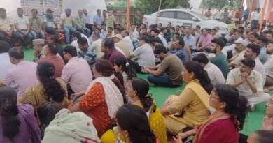 सहकारी समितियों के कर्मचारियों की हड़ताल छठे दिन भी जारी, कामकाज प्रभावित