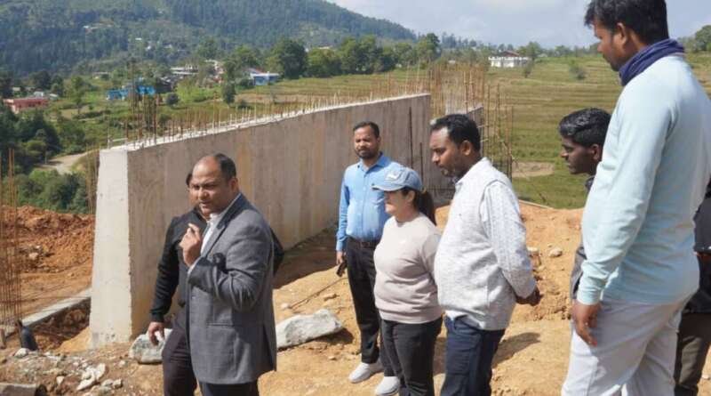 लोहाघाट में संवरेगा बेटियों का खेल भविष्य, 257 करोड़ के गर्ल्स स्पोर्ट्स कॉलेज का डीएम ने किया निरीक्षण
