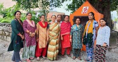 टनकपुर : पेयजल लाइन बिछाने के नाम पर रास्ते तोड़े, सुधारीकरण भूली कार्यदायी संस्था; महिलाओं ने किया प्रदर्शन