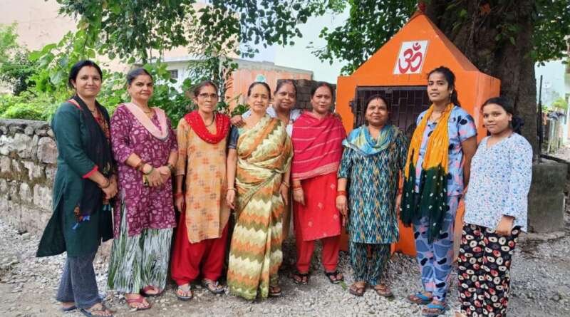टनकपुर : पेयजल लाइन बिछाने के नाम पर रास्ते तोड़े, सुधारीकरण भूली कार्यदायी संस्था; महिलाओं ने किया प्रदर्शन