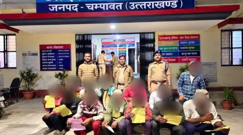 सार्वजनिक स्थानों पर शराब पीने वालों पर लोहाघाट पुलिस का शिकंजा, 13 के चालान