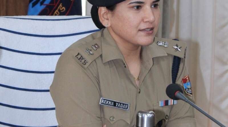 चम्पावत में अपराध समीक्षा बैठक: त्योहारों पर सुरक्षा कड़ी करने और लंबित मामलों के निस्तारण के निर्देश