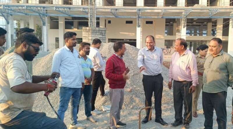 टनकपुर में ₹237.74 करोड़ से बन रहा आईएसबीटी, डीएम-एसपी ने परखी निर्माण कार्यों की प्रगति