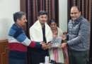 40 हजार में सोलर कार बनाने वाले राहुल नरियाल सम्मानित, डीएम ने माता-पिता को भी किया सम्मानित