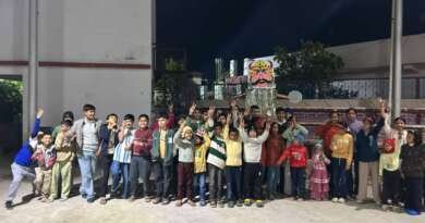 चम्पावत के छतार में बच्चों ने किया रावण दहन, राघव-माधव और चेतन ने पुतले को दिया आकार