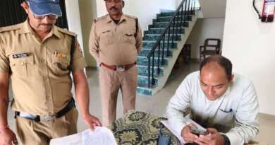 चम्पावत : नवनिर्मित रौसाल पुलिस चौकी का डीएम ने किया औचक निरीक्षण, पुलिस कर्मियों की सुनीं समस्याएं